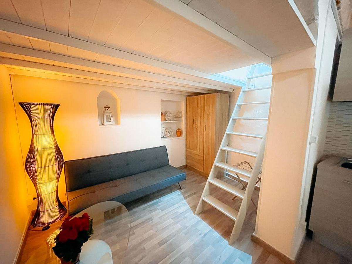 La Petit Maison Остуні Екстер'єр фото